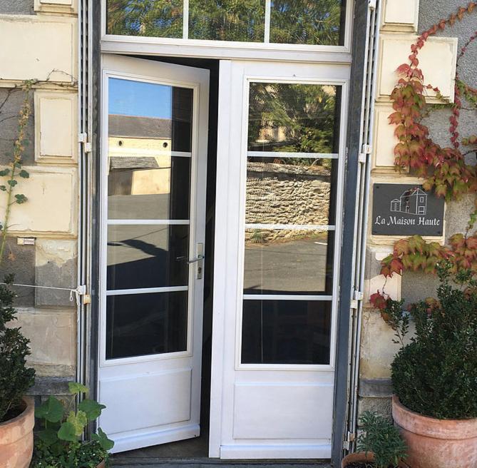 La Maison Haute Tigné Exterior photo